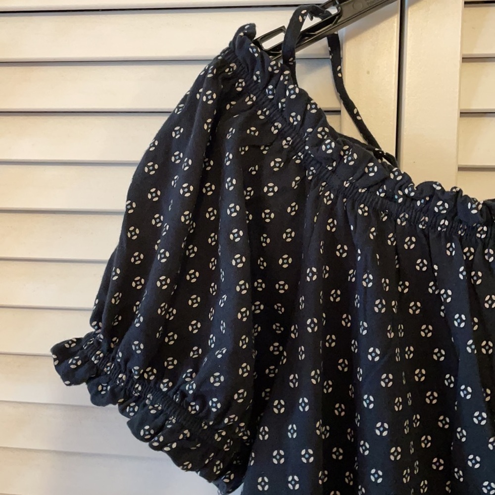 H&M Cold Shoulder Top - Picture 5 of 6